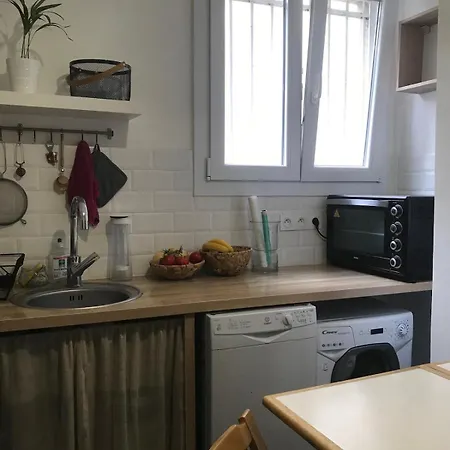 Apartment Charming 3-room Apartment, Center Paris